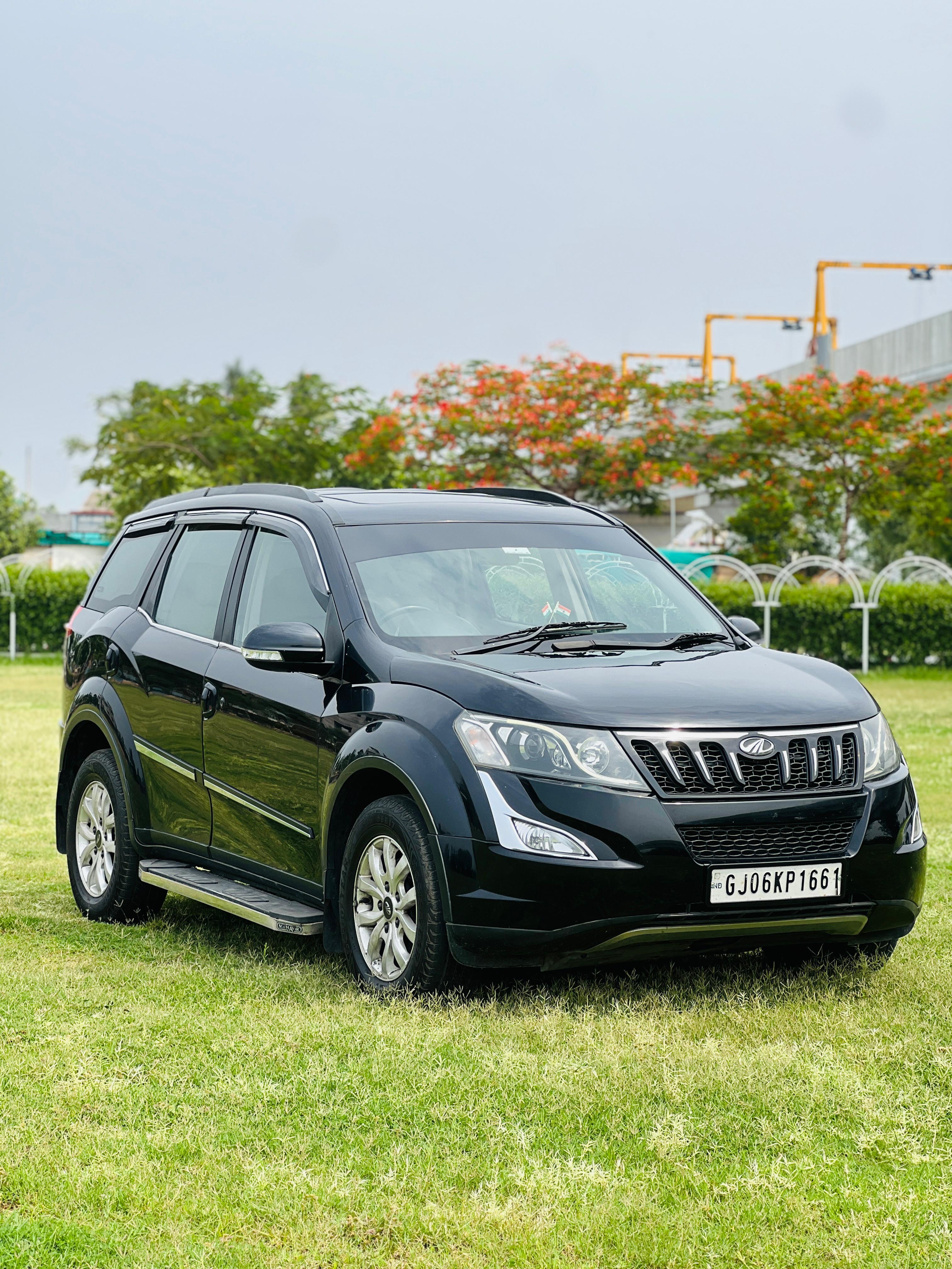 Car XUV 500
